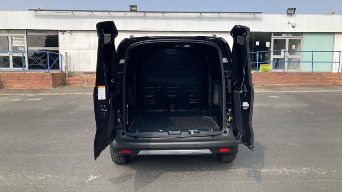 Ford Transit Courier Diesel 1.5 EcoBlue Active Van - Image 3